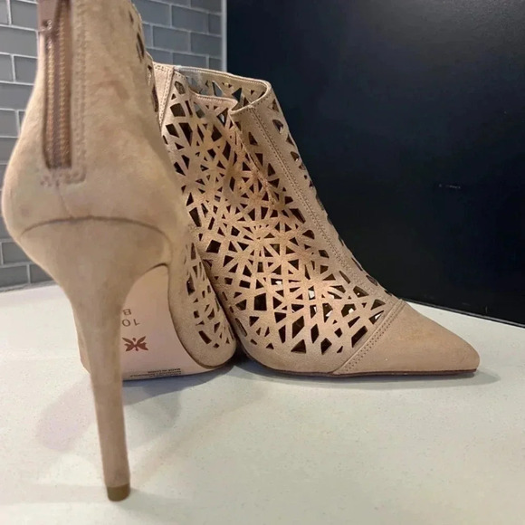 BCBGeneration Beige Cutout Ankle Boots Size 10 - Picture 6 of 10